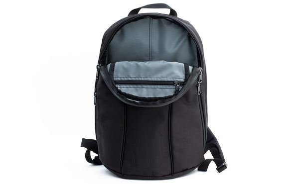 The Luminary 15 in Black 525 Ballistic with an Cloud (light grey) 210 Ballistic interior.